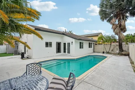 731 Briarwood Terrace Davie FL 33325