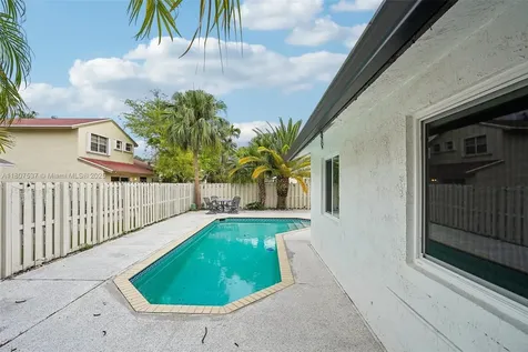 731 Briarwood Terrace Davie FL 33325