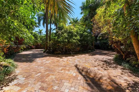 5725 N Bayshore Drive Miami FL 33137