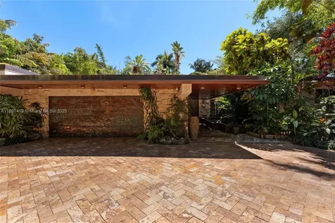 5725 N Bayshore Drive Miami FL 33137