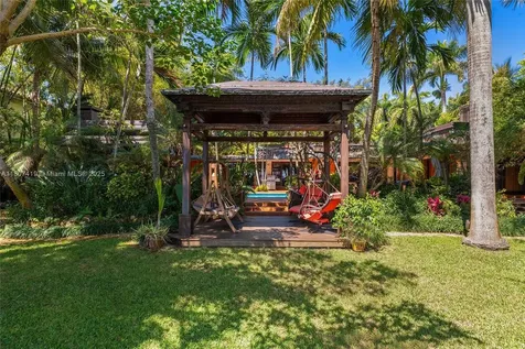 5725 N Bayshore Drive Miami FL 33137