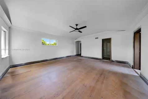 5757 Alton Road Miami Beach FL 33140