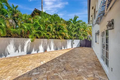 8360 NW 159th Terrace Miami Lakes FL 33016