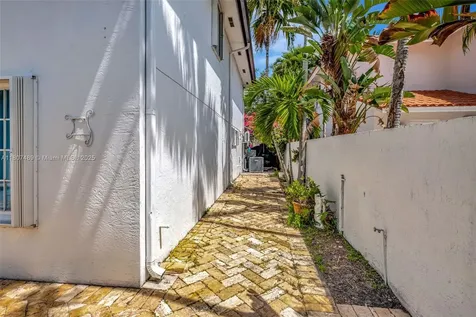 8360 NW 159th Terrace Miami Lakes FL 33016