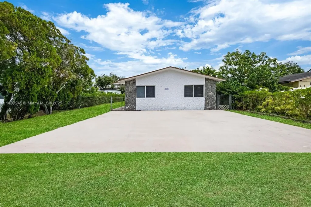 6121 SW 40th Court Miramar FL 33023