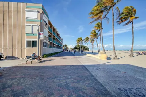 Hollywood FL 33019
