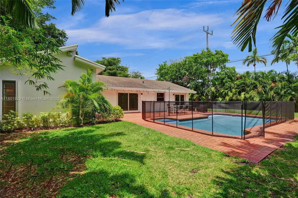 20260 NE 25th Avenue Miami FL 33180