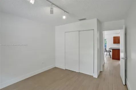 20260 NE 25th Avenue Miami FL 33180