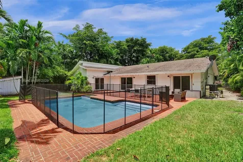 20260 NE 25th Avenue Miami FL 33180