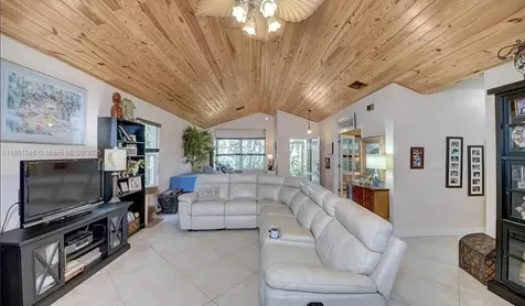2014 SE Mantua Street Port St. Lucie FL 34952