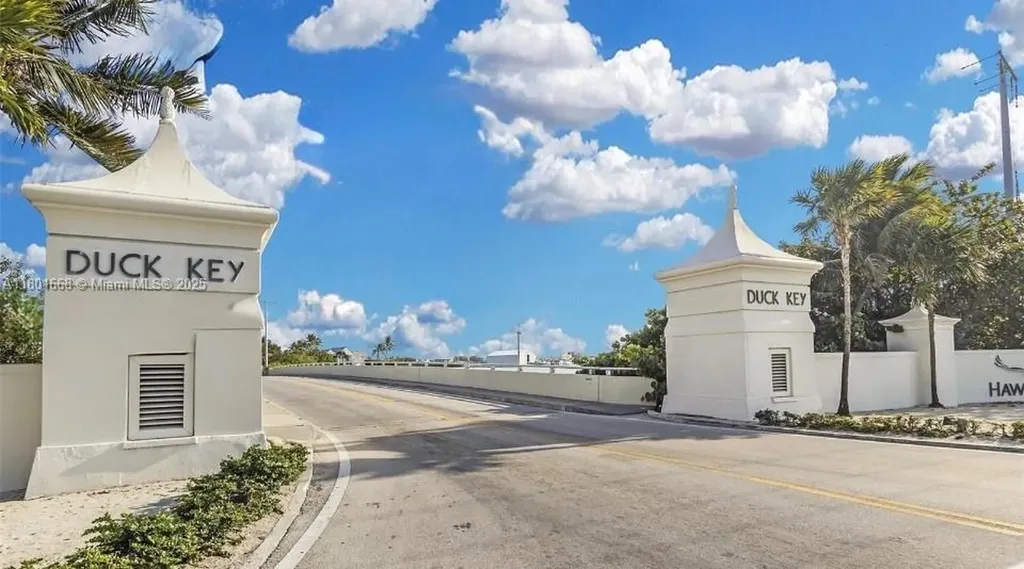 111 Jamaica Street Duck FL 33050