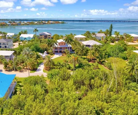 111 Jamaica Street Duck FL 33050