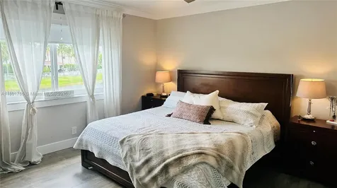 1192 Chinaberry Drive Weston FL 33327