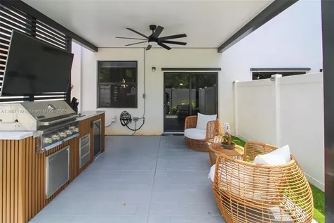 11390 W 34th Way Hialeah FL 33018