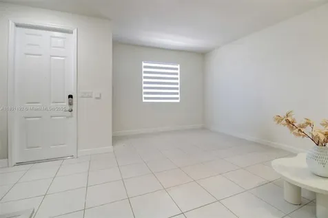 11390 W 34th Way Hialeah FL 33018