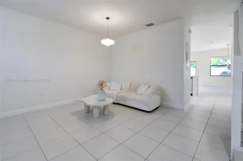 11390 W 34th Way Hialeah FL 33018