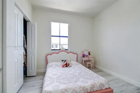 11390 W 34th Way Hialeah FL 33018