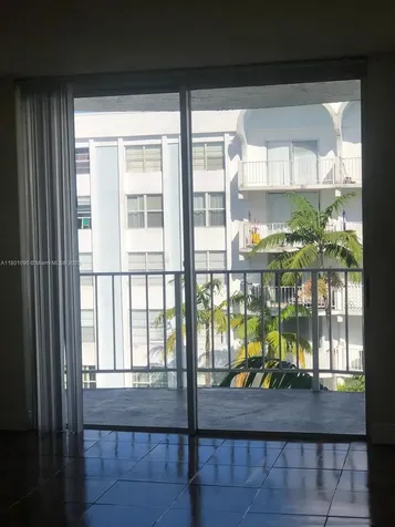 492 NW 165th Street Road Miami FL 33169