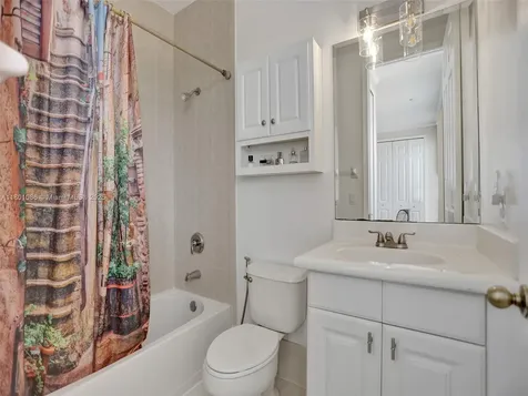 19030 SW 74th Avenue Cutler Bay FL 33157