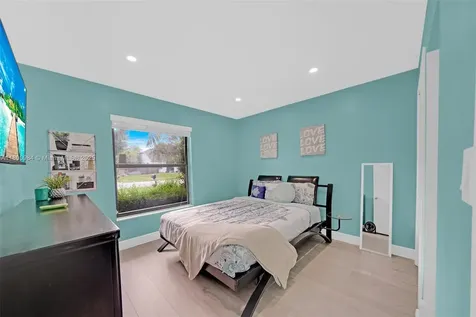 5260 NW 74th Terrace Lauderhill FL 33319