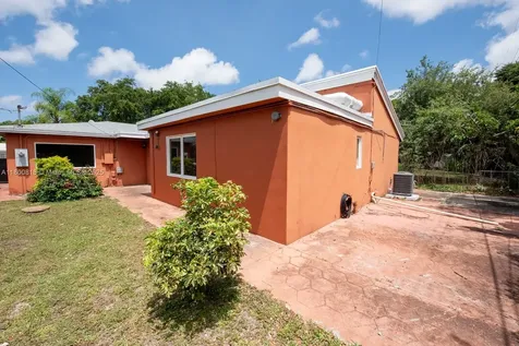 16910 NE 8th Court North Miami Beach FL 33162