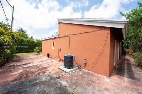 16910 NE 8th Court North Miami Beach FL 33162