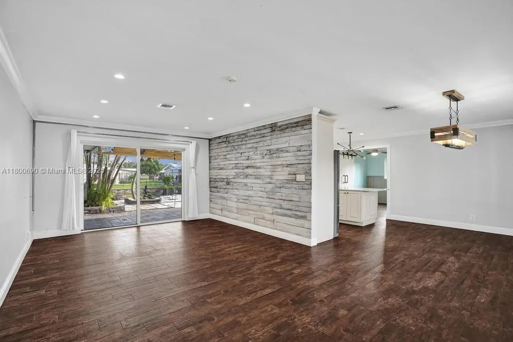 2700 SW 18th Street Fort Lauderdale FL 33312