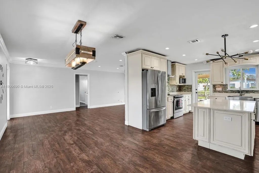 2700 SW 18th Street Fort Lauderdale FL 33312