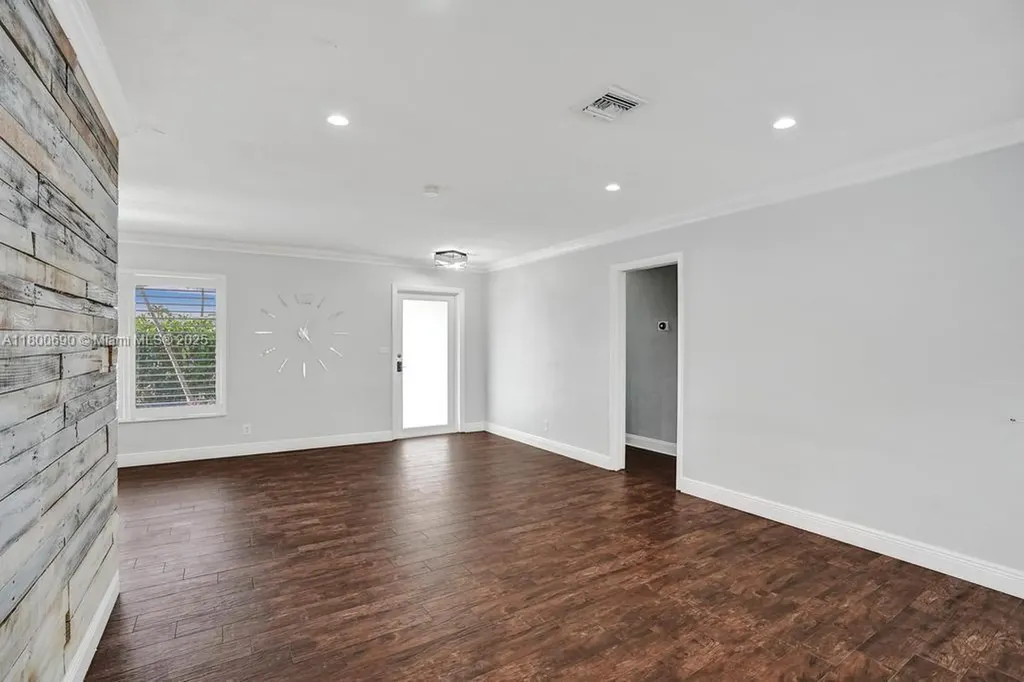 2700 SW 18th Street Fort Lauderdale FL 33312