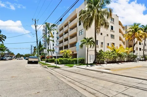 7125 Bay Drive Miami Beach FL 33141