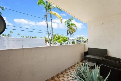 7125 Bay Drive Miami Beach FL 33141