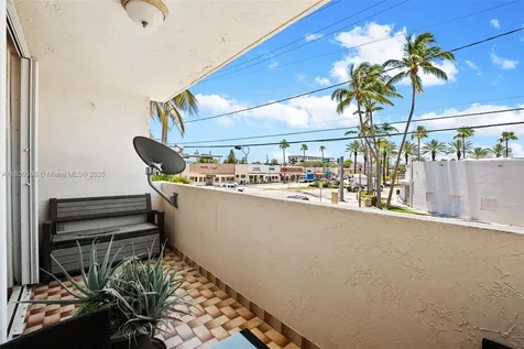 7125 Bay Drive Miami Beach FL 33141