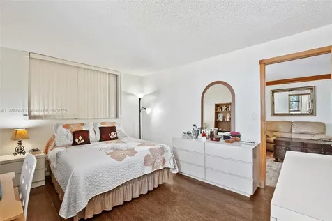 7125 Bay Drive Miami Beach FL 33141