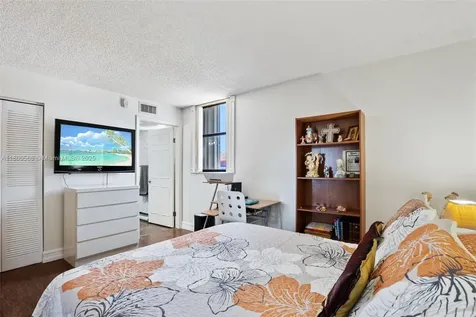 7125 Bay Drive Miami Beach FL 33141