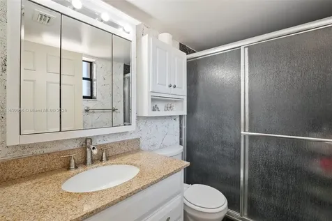 7125 Bay Drive Miami Beach FL 33141