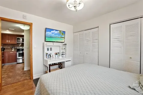 7125 Bay Drive Miami Beach FL 33141