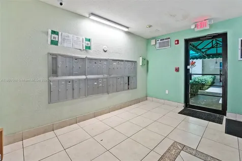 7125 Bay Drive Miami Beach FL 33141