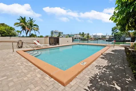 7125 Bay Drive Miami Beach FL 33141