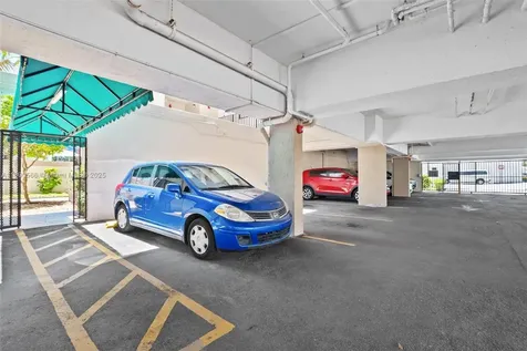 7125 Bay Drive Miami Beach FL 33141