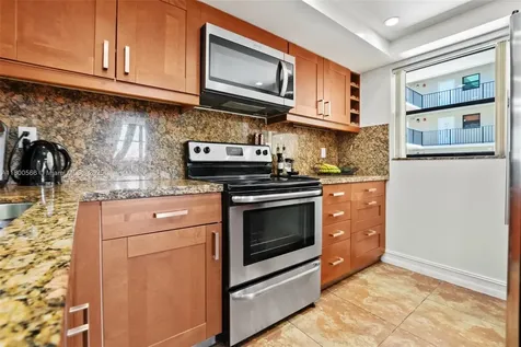7125 Bay Drive Miami Beach FL 33141