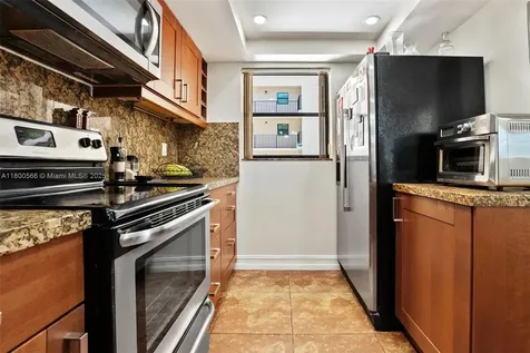 7125 Bay Drive Miami Beach FL 33141