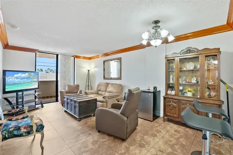 7125 Bay Drive Miami Beach FL 33141