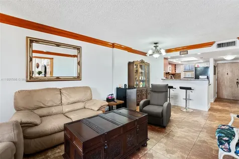 7125 Bay Drive Miami Beach FL 33141