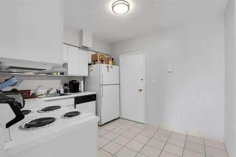 5700 Collins Avenue Miami Beach FL 33140