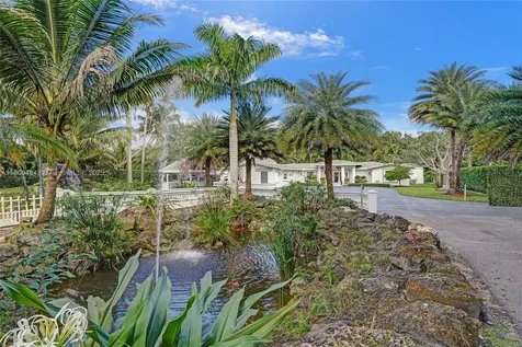 10831 SW 51st Court Davie FL 33328
