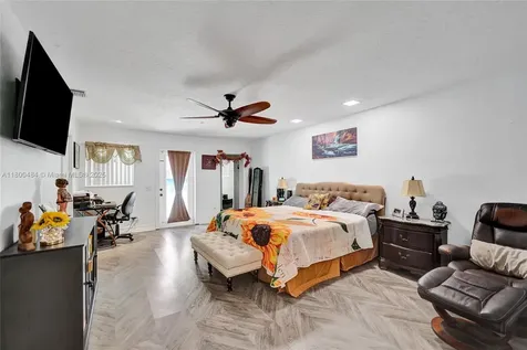 10831 SW 51st Court Davie FL 33328