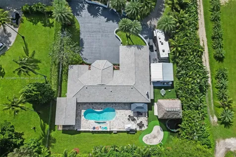 10831 SW 51st Court Davie FL 33328