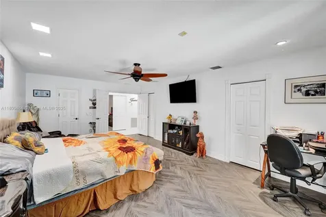 10831 SW 51st Court Davie FL 33328