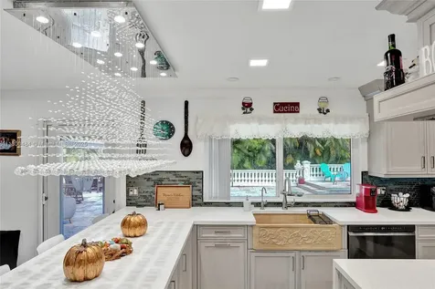 10831 SW 51st Court Davie FL 33328