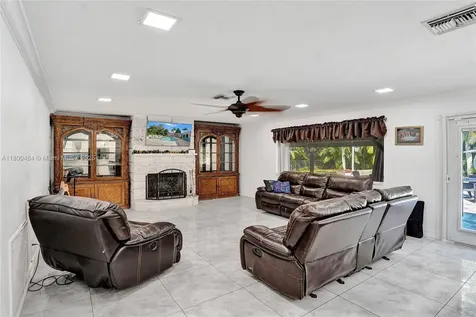 10831 SW 51st Court Davie FL 33328
